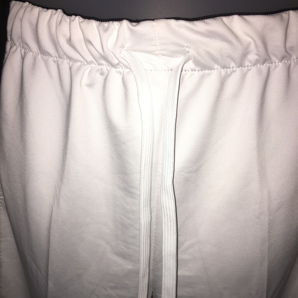Love pants, white color Size Juniors M - Picture 5 of 8